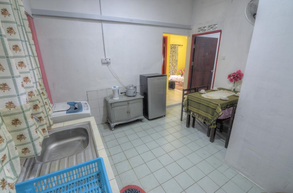 Budget Umi Homestay Kuching Exteriér fotografie