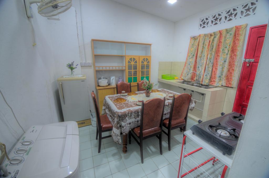 Budget Umi Homestay Kuching Exteriér fotografie