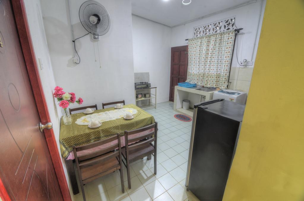 Budget Umi Homestay Kuching Exteriér fotografie