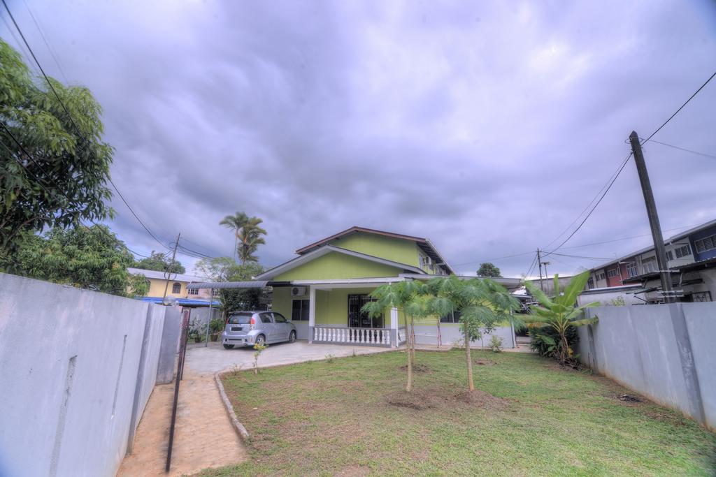 Budget Umi Homestay Kuching Exteriér fotografie