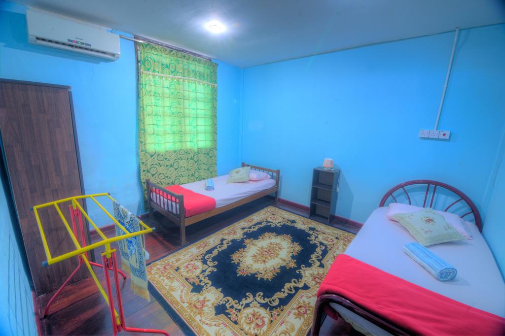 Budget Umi Homestay Kuching Exteriér fotografie